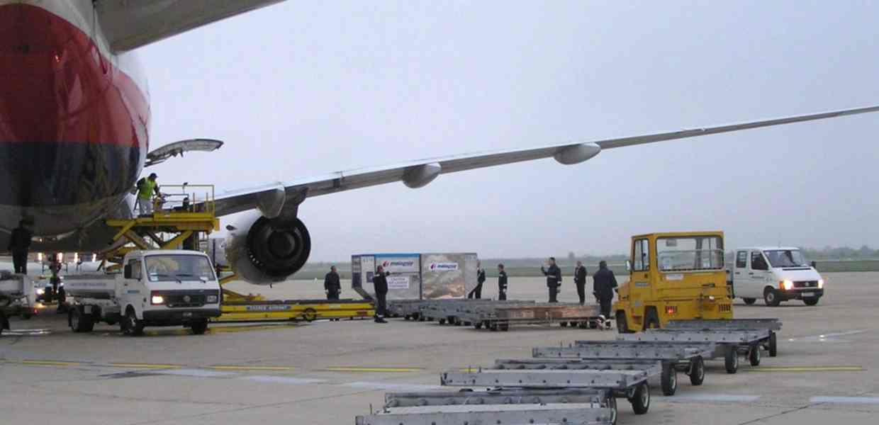 Bir uçak kalkmadan hangi araçlar kullanılır?